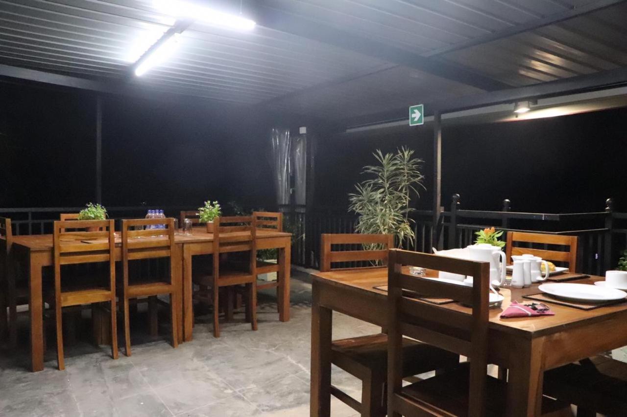 Ryan Residence & Restaurant 니곰보 외부 사진